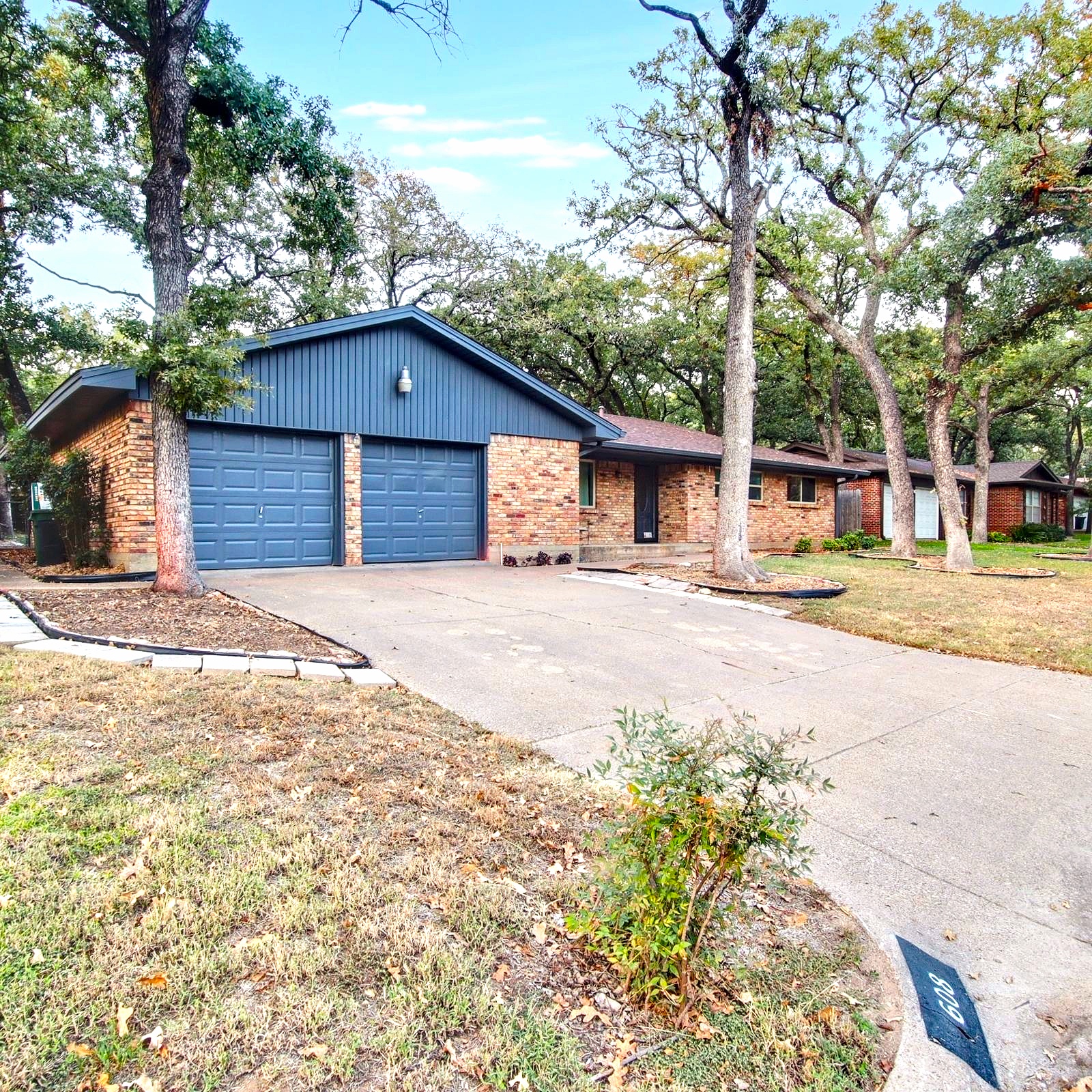 608 West Pleasantview Drive
