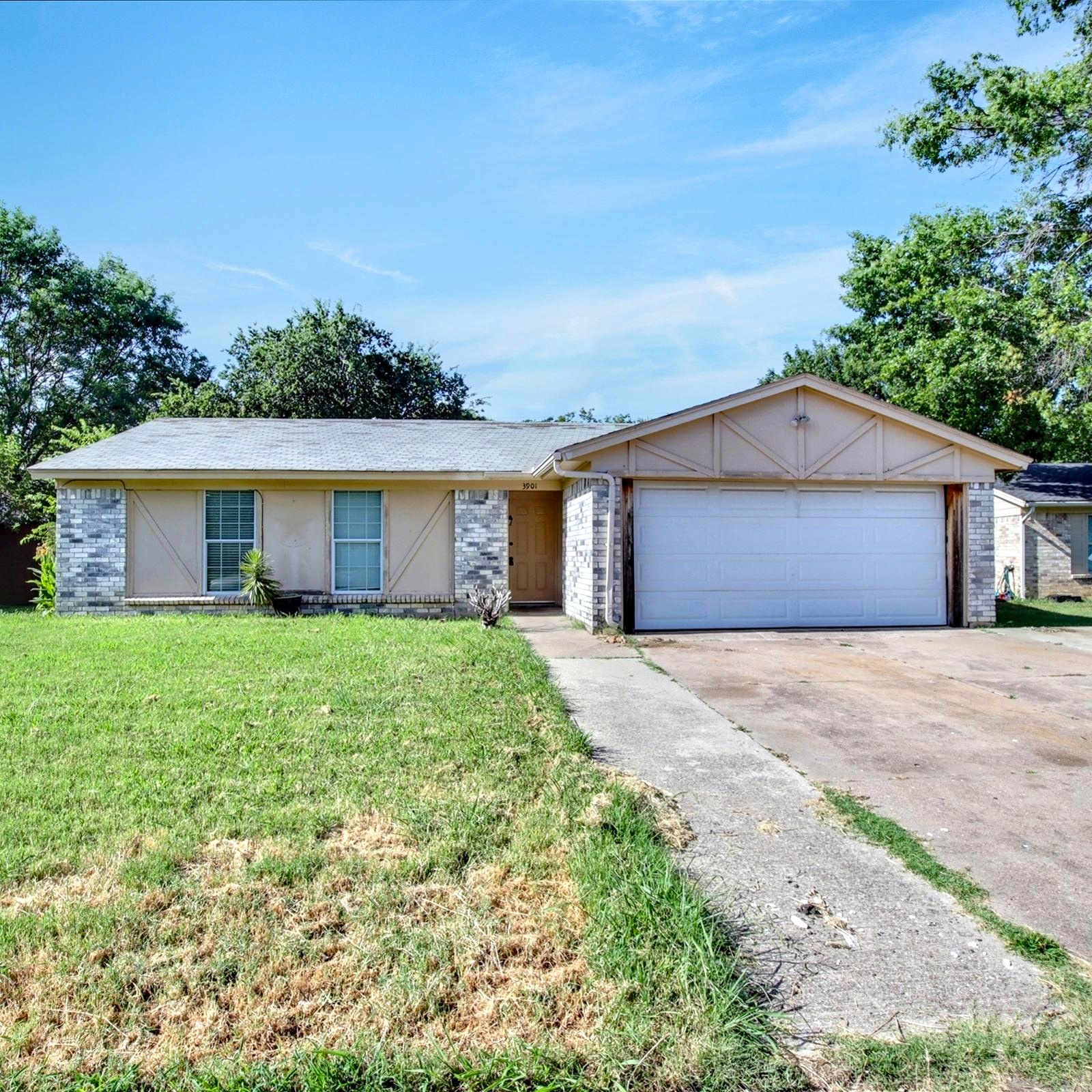 3901 Royal Crest Drive