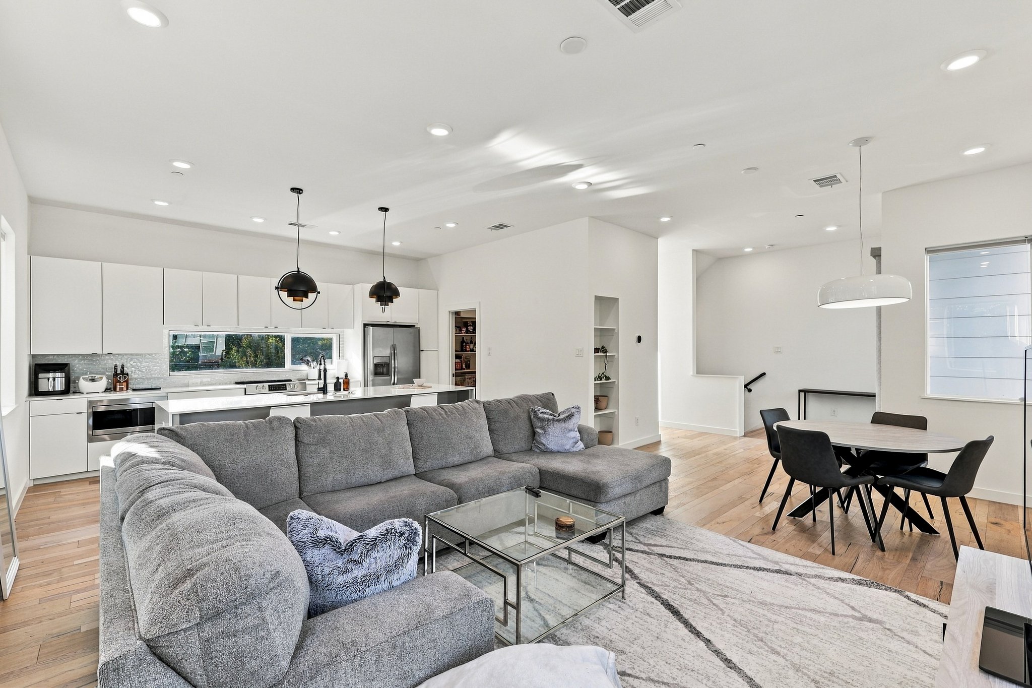 2118 North Carroll Avenue - 104