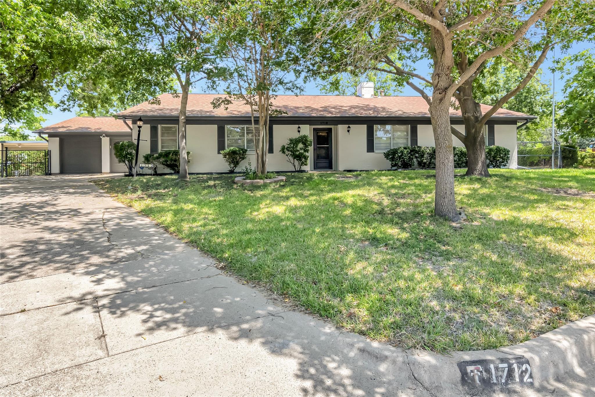 1712 Dakar Road West