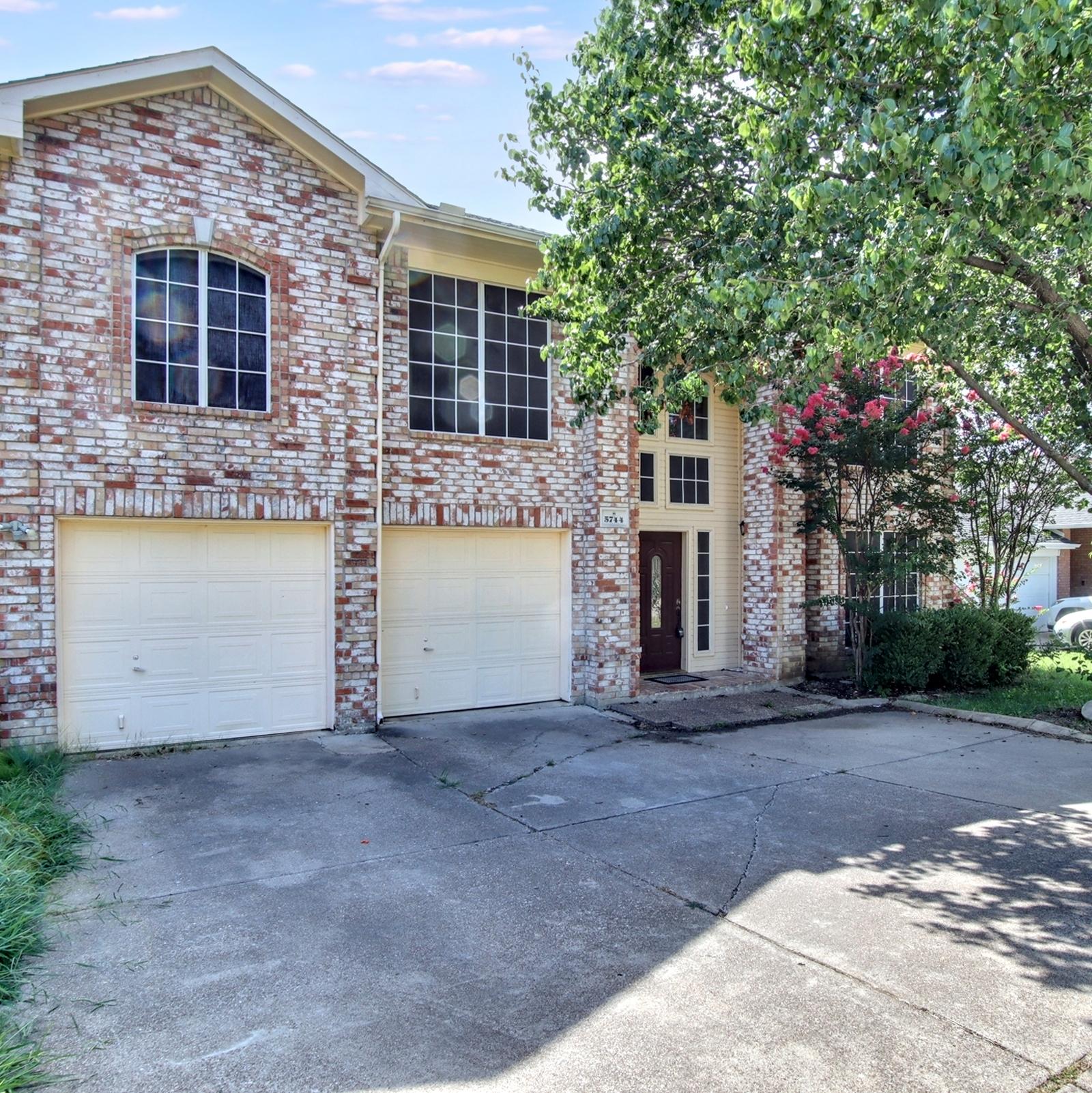 5744 Chelmsford Trail