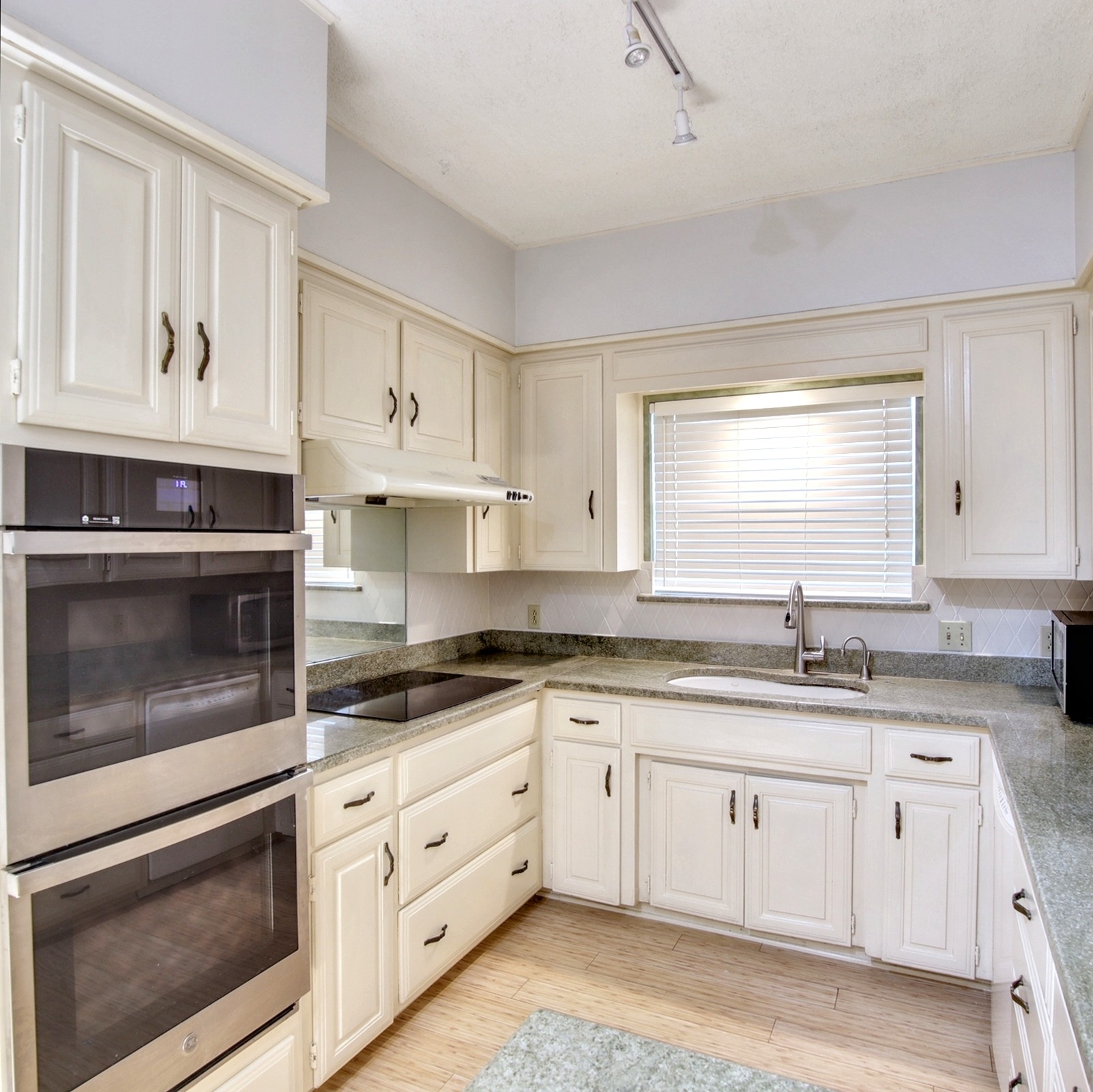 5725 Ridgerock Court